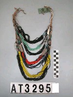 藏品(玻璃珠胸飾)的圖片